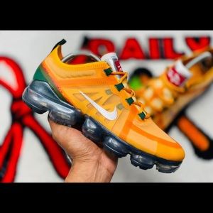 Wmns Nike Vapormax 19 Canyon Gold sz8M/9.5W